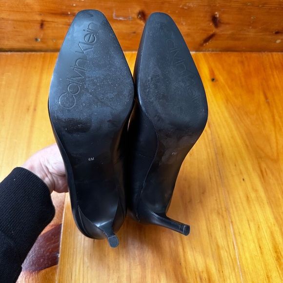 Calvin Klein Classic Mid-heel Pump - Picture 3 of 5